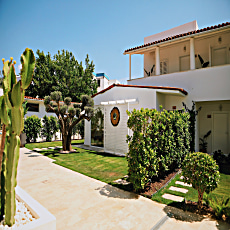 Lavinya Hotel